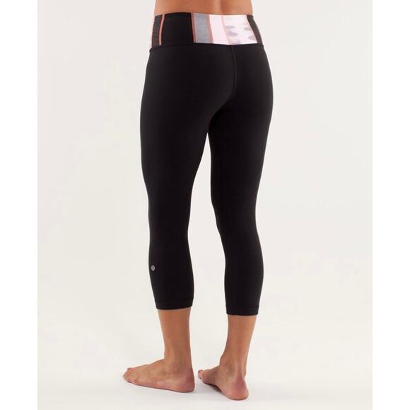 Lululemon Black Pink Stripe Polka Dot Wunder Under Crop Capri Leggings - Picture 3 of 13